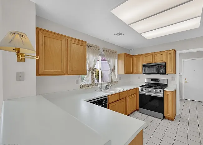 2912 S Redondo Blvd #2 — Photo 3
