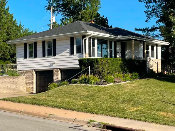 525 N 74th Ave, Omaha, NE 68114
