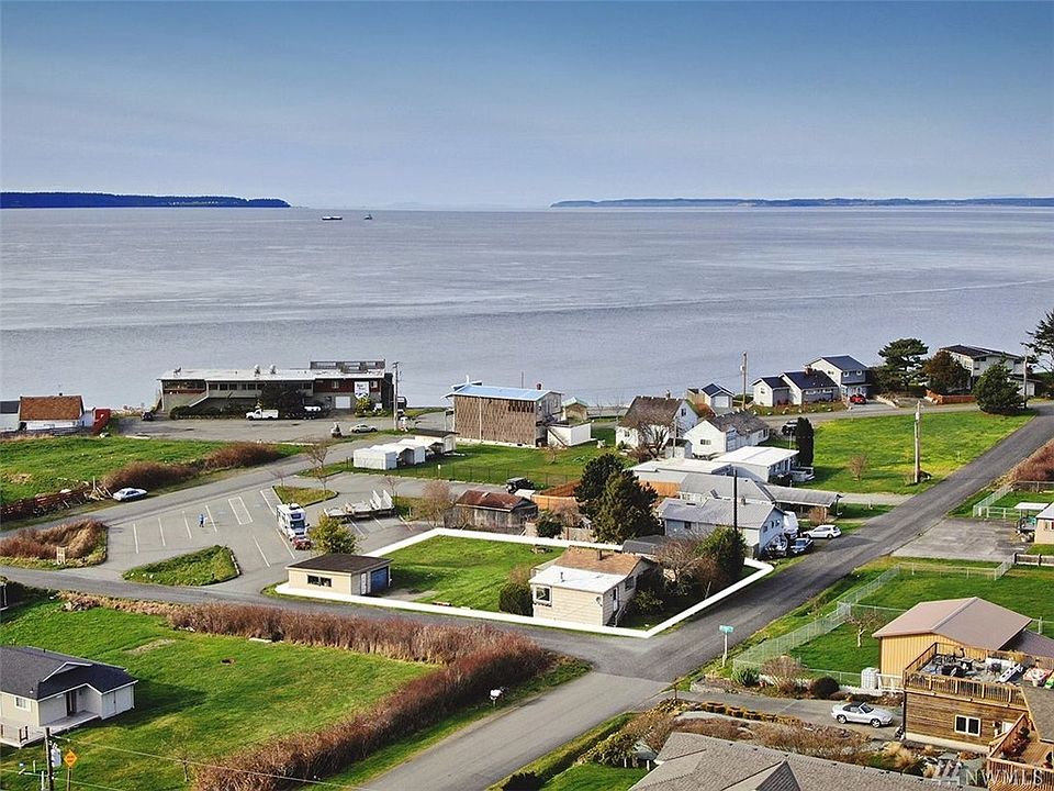 Well located Bush Point classic fishing cabin.