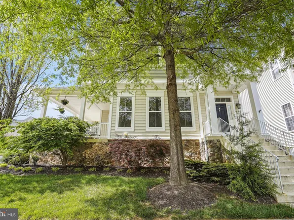 36070 Welland Dr, Round Hill, VA 20141