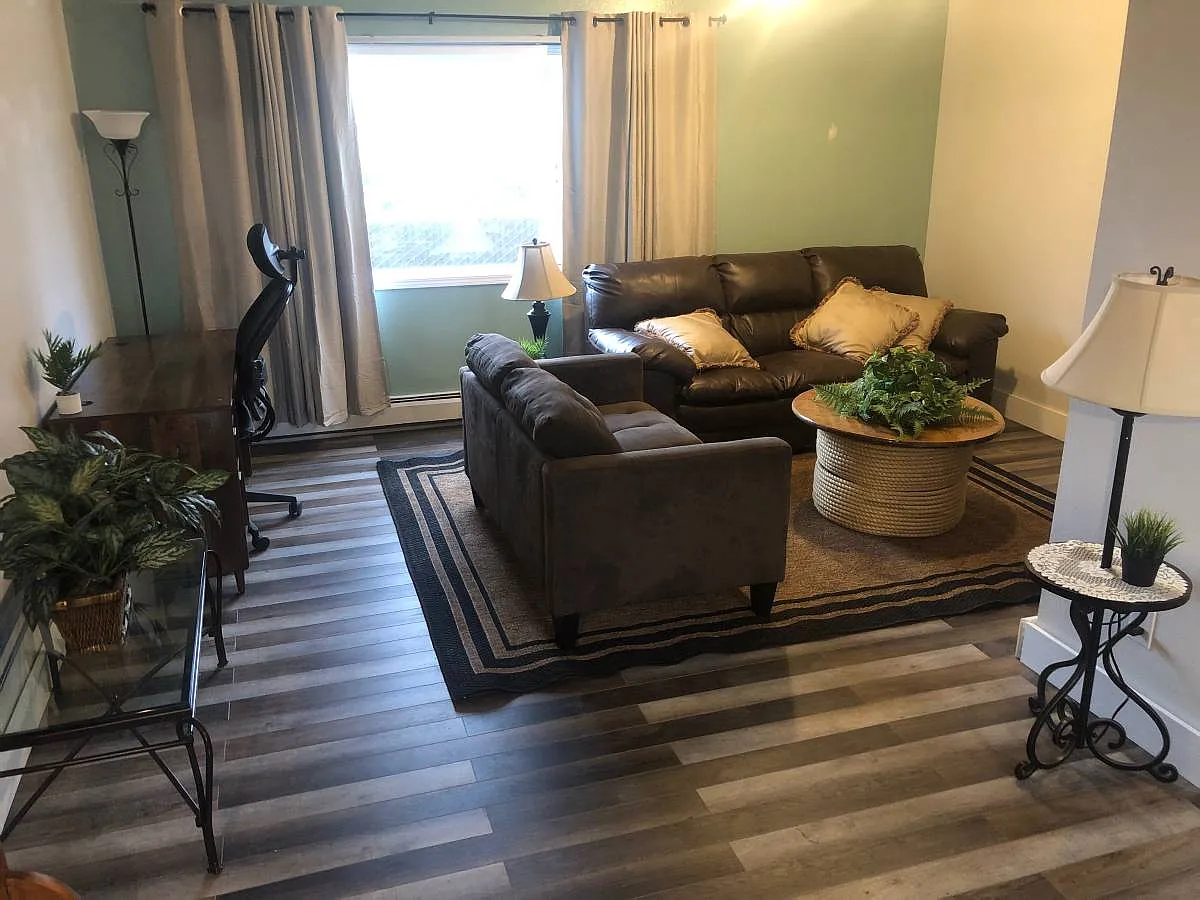 926 W 27th Ave — Photo 3