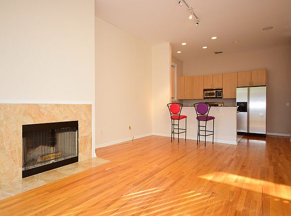4th image of 2542 N Seminary Ave
