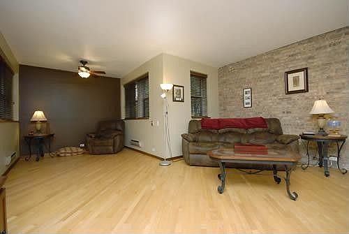 3rd image of 930 W Ainslie St #G-3