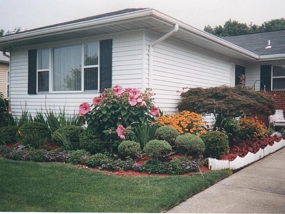 2nd image of 22 Chateux Ln