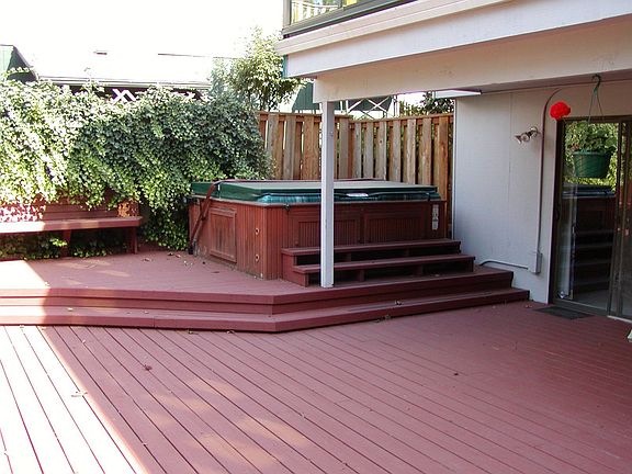 Hot Tub & Rear Entry