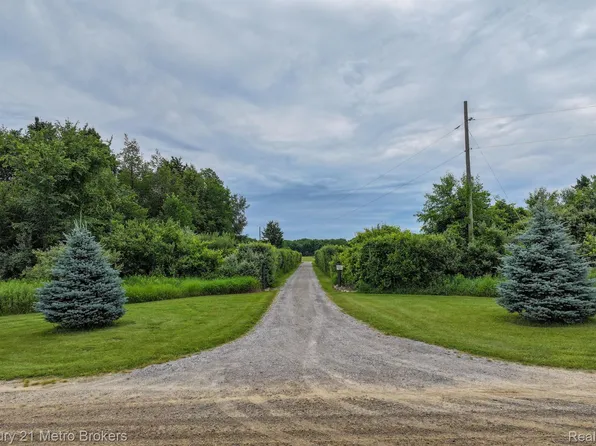 1585 S Phillips Rd, Deford, MI 48729