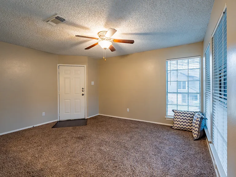 Oak Bend Apartments — Photo 20