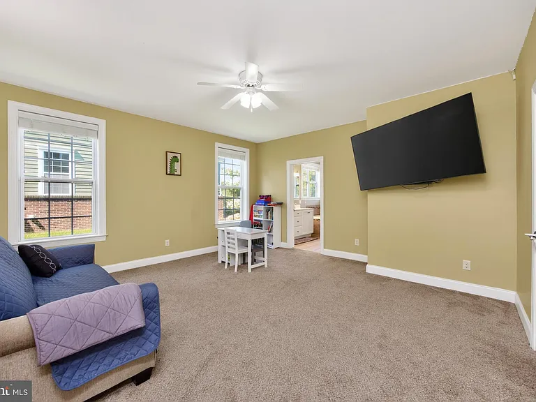 121 Shilling Ave — Photo 23