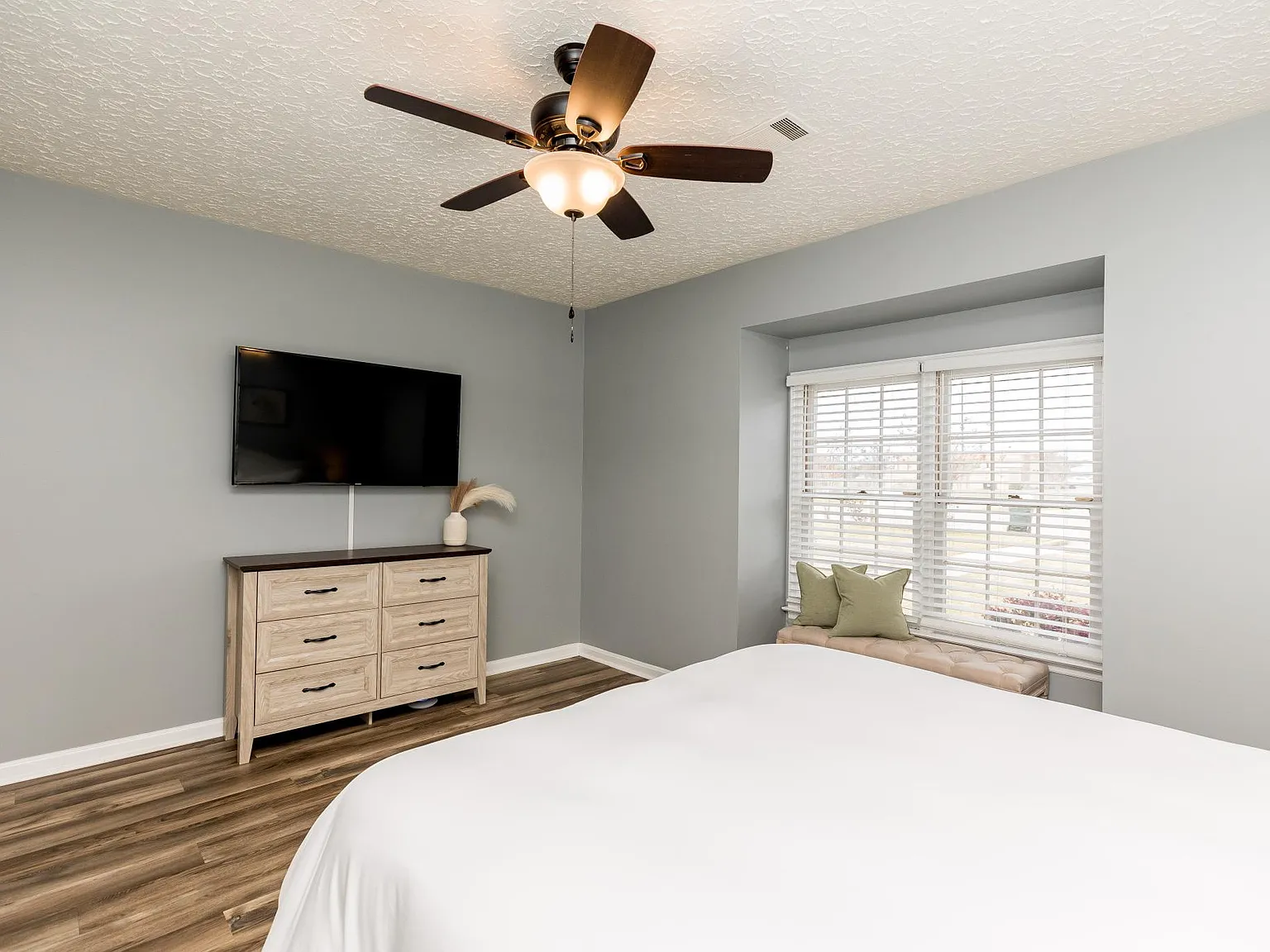 2 bed, 1209 sqft, $3,100 — Photo 3