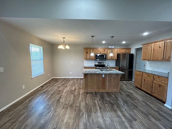 3rd image of 231 W Canterbury Ln