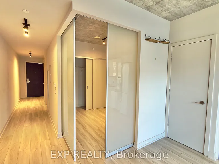 458 Richmond St W #401 — Photo 11