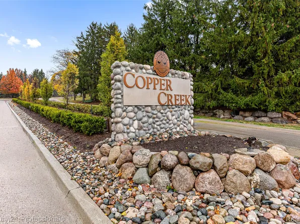 28074 Hickory Dr, Farmington Hills, MI 48331