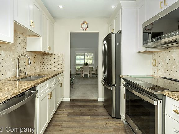 3rd image of 969 Wexford Way