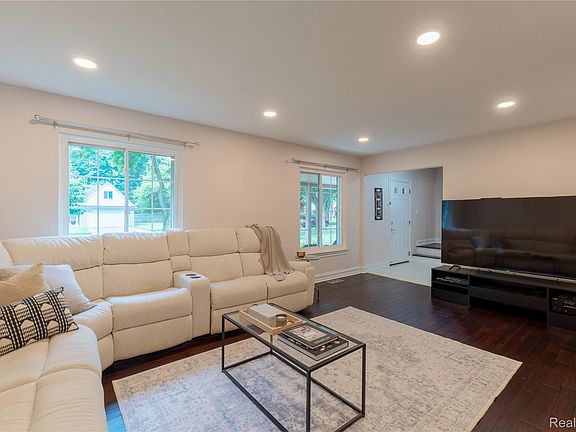 3rd image of 2032 Kristin Dr