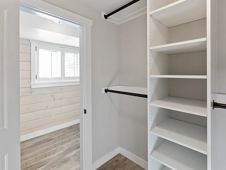8 N 325 E — Photo 21