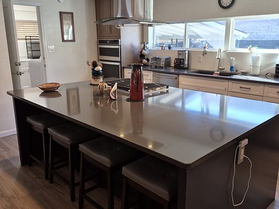 Kitchen - quartz counters