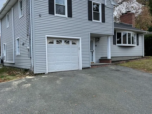 27 Pulaski St, Peabody, MA 01960