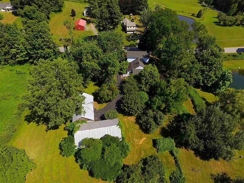 3rd image of 1482 PERTH Road