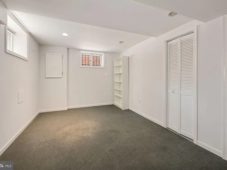 4505 Alton Pl NW — Photo 33