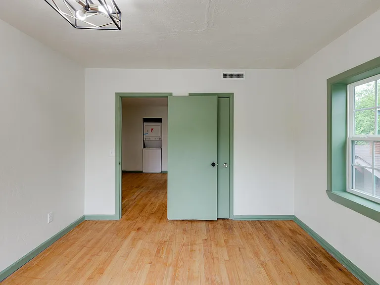 420 NW 26th St #7 — Photo 12