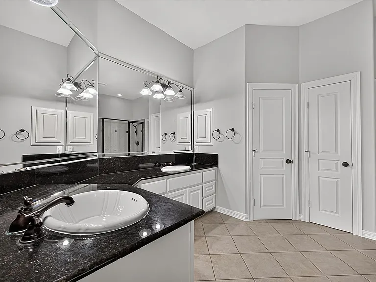 8602 Two Sisters Ct — Photo 36