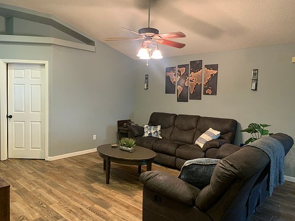 Sitting Area of Great Room w/ Niches