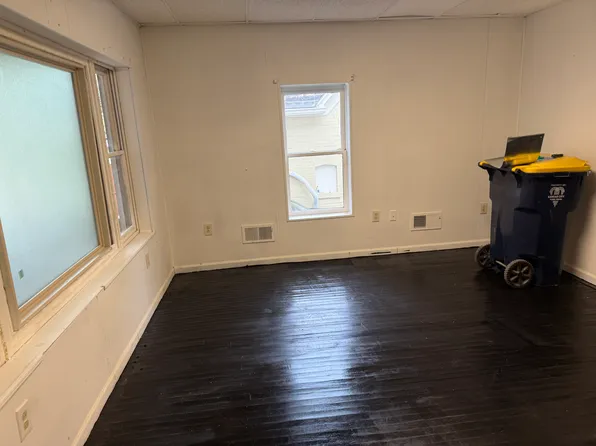 3838 Roberts St, Kansas City, MO 64124