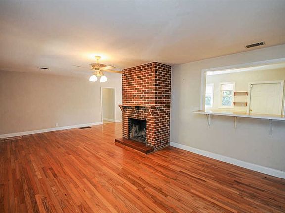 2nd image of 1737 Sunset Ln