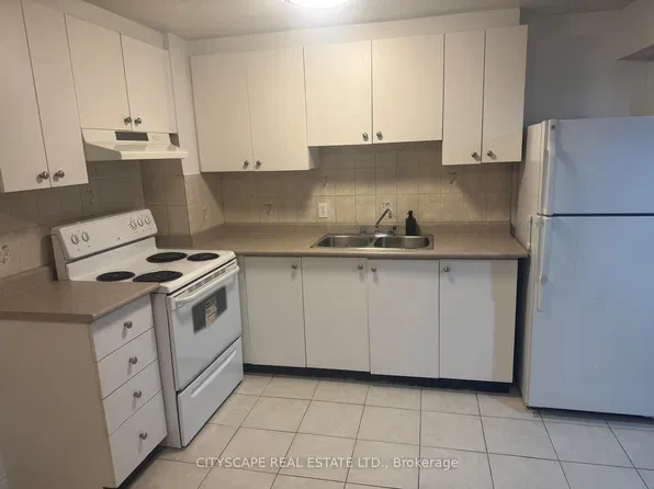 6099 Rowers Cres #Basement, Mississauga, ON L5V 3A2