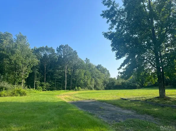 4 Parkview Ct, North Brunswick, NJ 08902