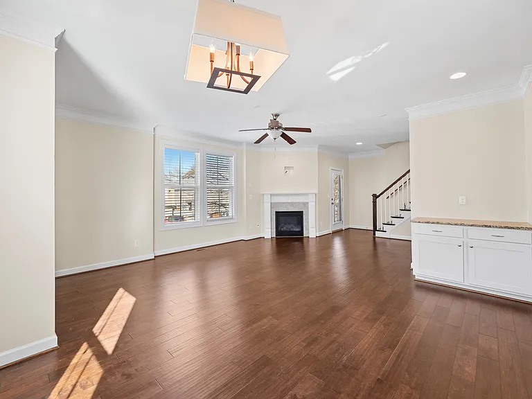 4629 Lee Ave — Photo 7