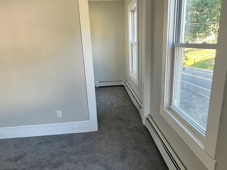 Main St — Photo 10