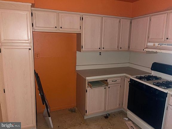 2nd image of 1348 W 7th St