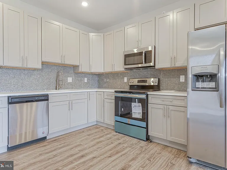 2162 E Norris St #402 — Photo 2