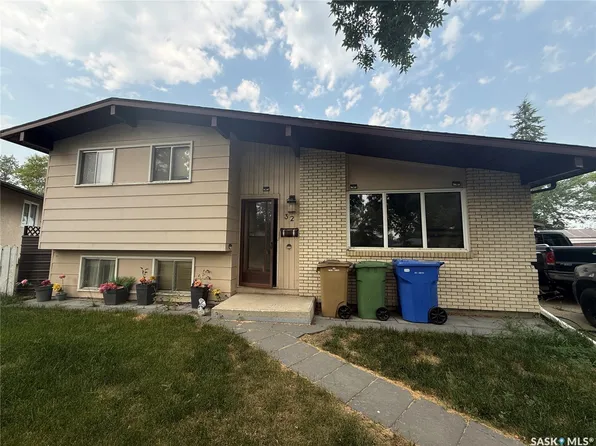 32 COOKSLEY Bay, Regina, SK S4N 4G4