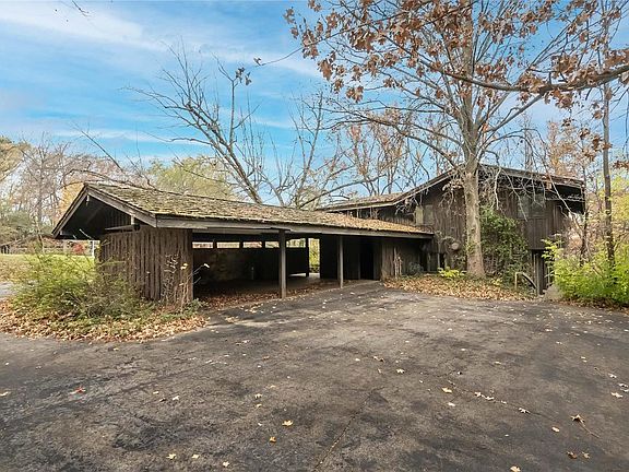 4th image of 604 Greenwich Green Ln