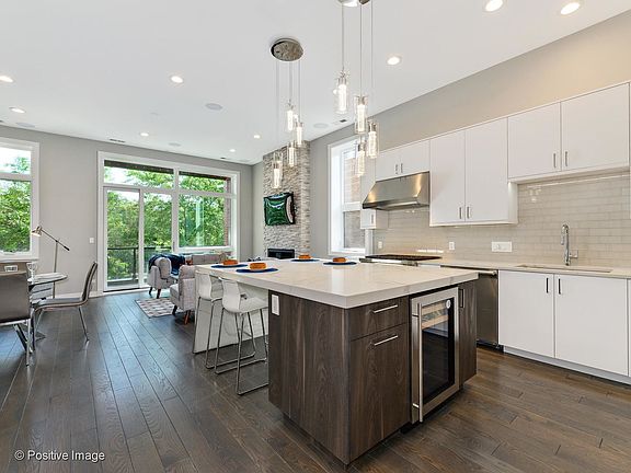 2nd image of 1448 W Erie St #3