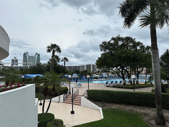 4th image of 600 Three Islands Blvd APT 1402