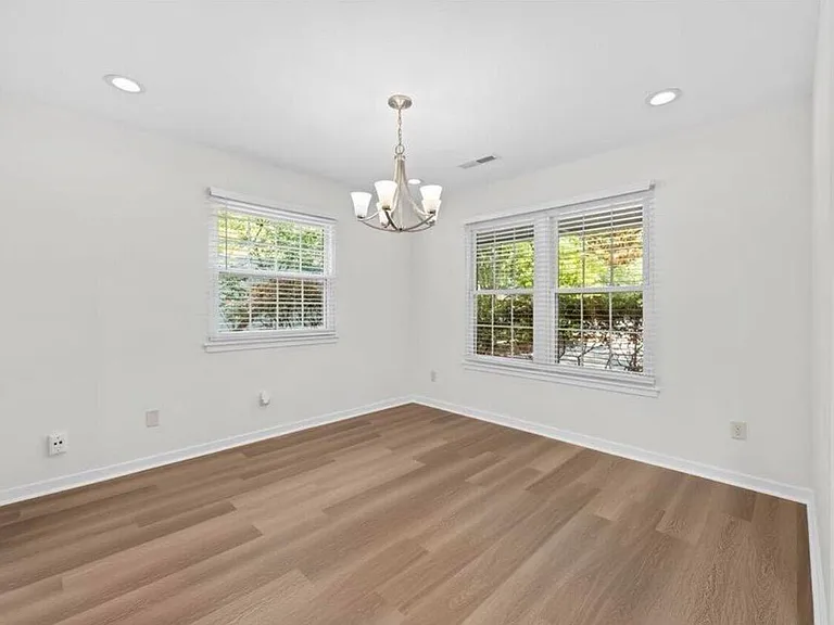 1120 Daffodil Ln — Photo 11