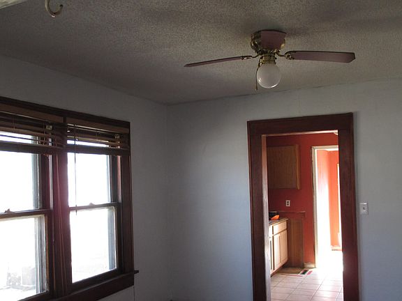 4th image of 634 N Franklin Ave