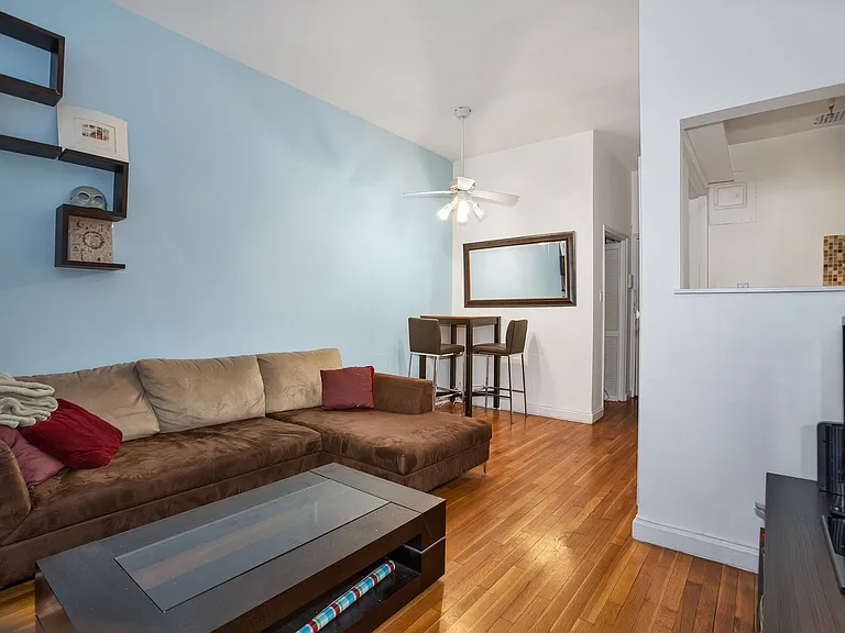 230 E 52nd St #4A — Photo 1