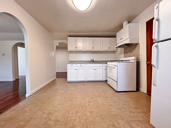 Eat-in Kitchen