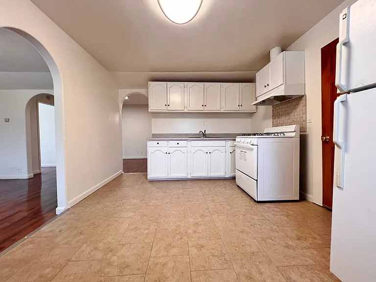 Eat-in Kitchen
