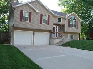 2504 Francis Ave, Leavenworth, KS 66048