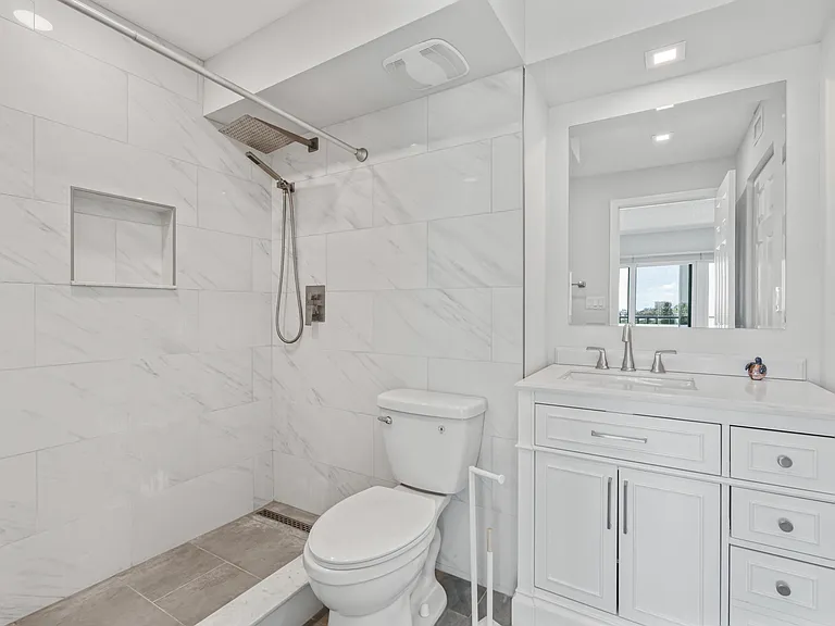51 Island Way #411 — Photo 9