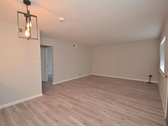4th image of 5585 Eagles Ln APT 1
