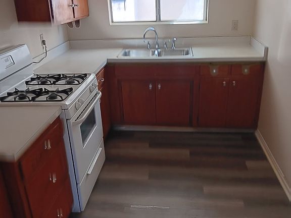 3rd image of 919 S Marengo Ave APT 6