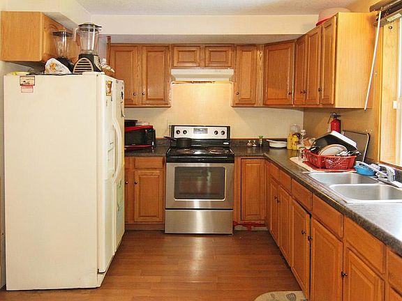 5th image of 919 Margaret St