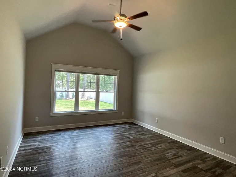 1267 Linden Rd — Photo 5