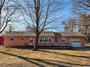 2241 22nd St SW, Mason City, IA 50401